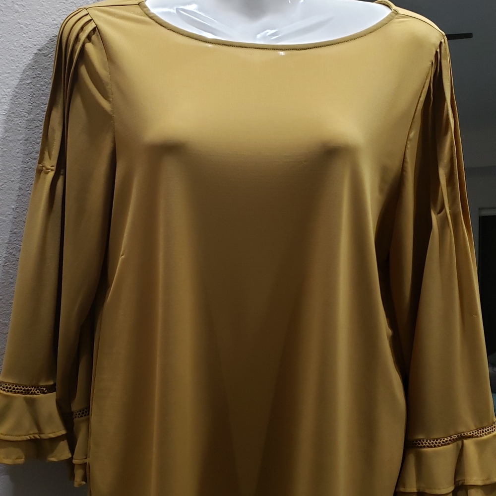 Ann Taylor Size Small long sleeve